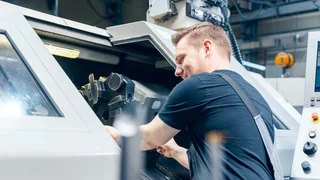 Vedoucí týmu CNC operátorů